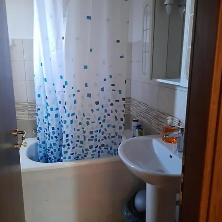 2 Bedroom, 1 Bath Near The Sea