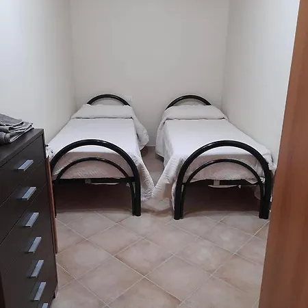 2 Bedroom, 1 Bath Near The Sea Apartment *